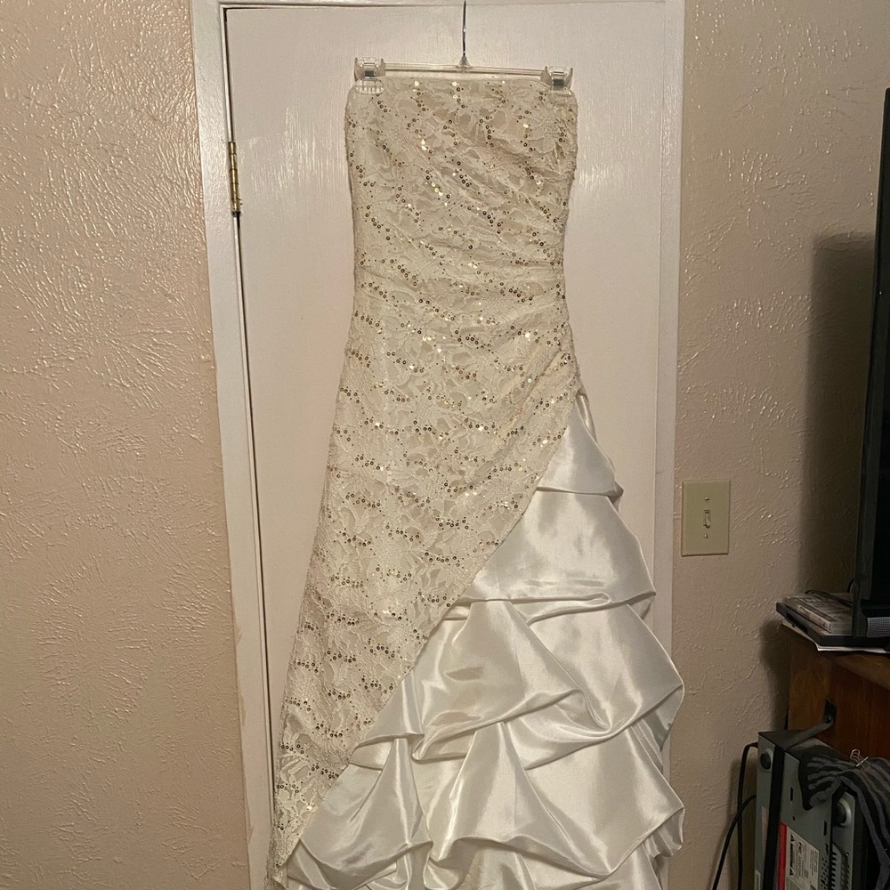 I am selling my prom dress